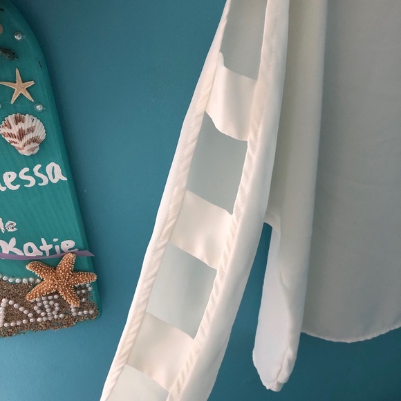 White blouse - Picture 2 of 2